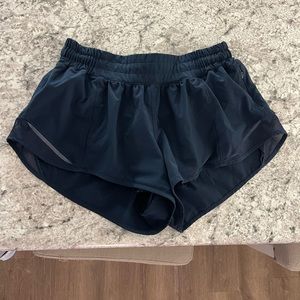 Lululemon Hotty Hot low-rise lined short 2.5”